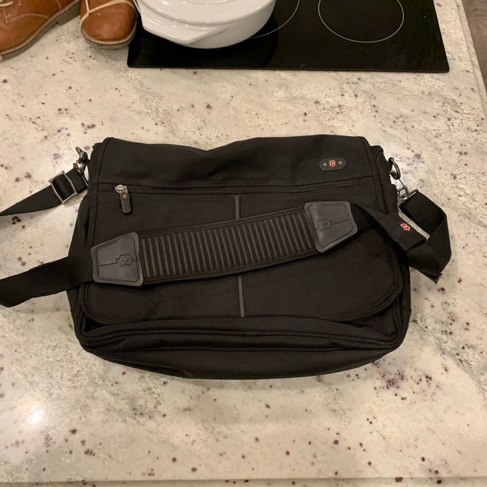VICTORINOX Swiss Army Laptop Crossbody Bag